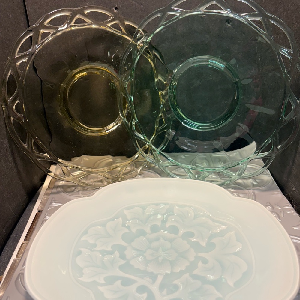 Vintage Celadon Lotus Dish - 1960s Chinese Quatrefoil Lotus Marked With 2glass